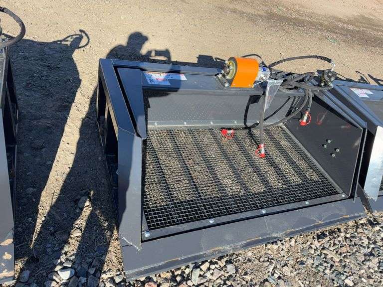 72 inch Skid Steer  hydraulic Screening Bucket image