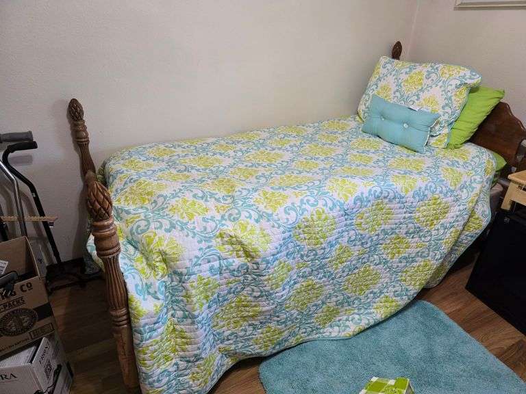 Single Sized Bed w/ Bedding image