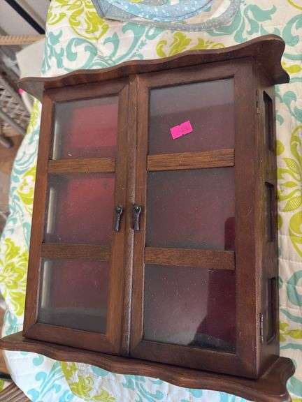 Jewelry display cabinet image