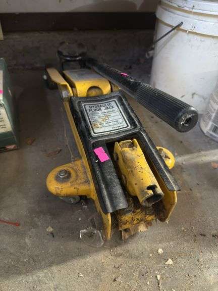 Hydraulic floor jack, 2 ton image