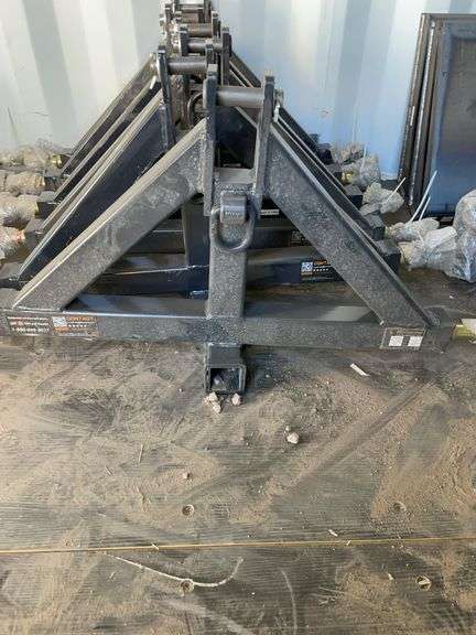 New wolverine three-point receiver hitch attachment. Model TQH2602C. image