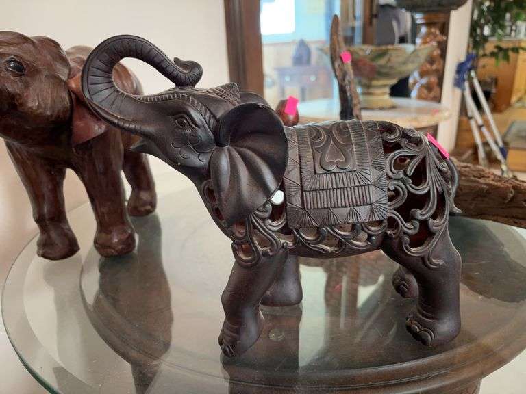 Elephant figurine image
