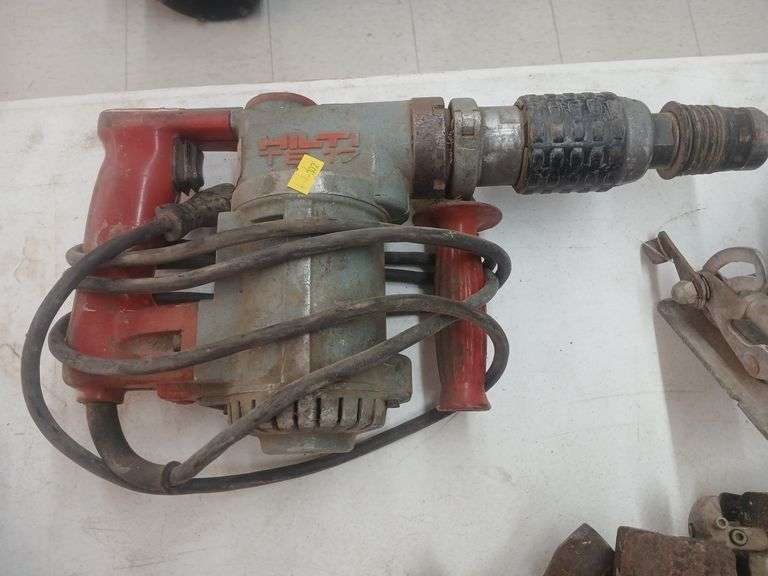Hilti te 17 power drill and skill saw image
