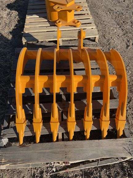 New 32” mechanical excavator thumb/grapple attachment for CAT305. image