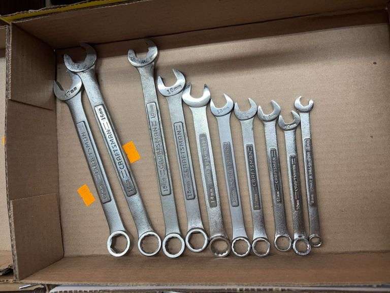 Flat of wrenches sizes in description image