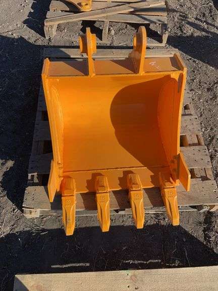 New 24” bucket for CAT 305. image