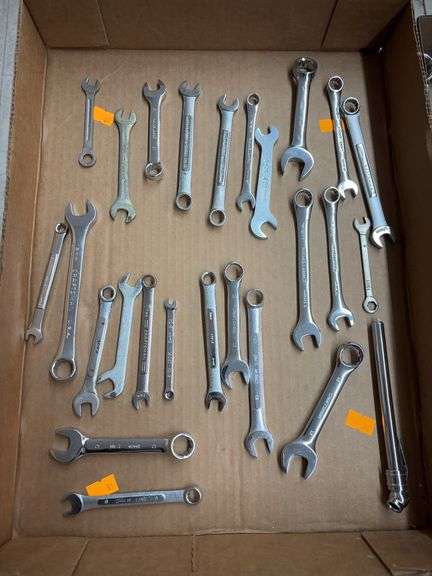 Flat of wrenches sizes in description image