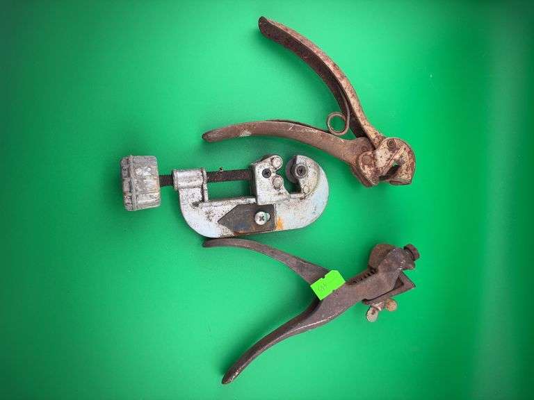 Vintage saw set tools, pipe/ tool cutter small box of drill bit set image