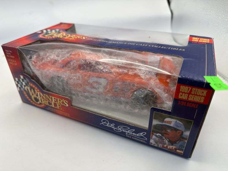 Dale Earnhardt Goodwrench 1997 Winner’s Circle 1:24 Stock Car – New in Box image