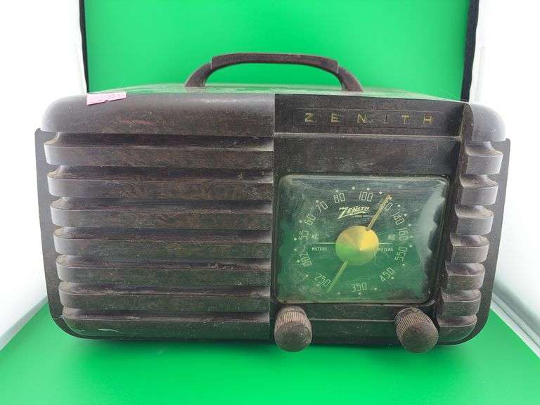 Zenith Model 6-D-612 AM vacuum tube radio image