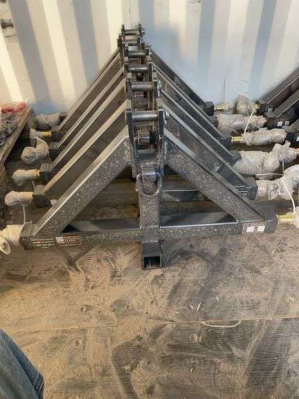 New wolverine three-point receiver hitch attachment. Model TQH2602C. image