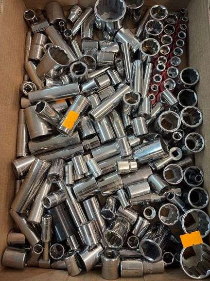 Flat of various size sockets image