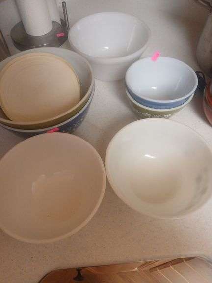 7 Pyrex bowls image