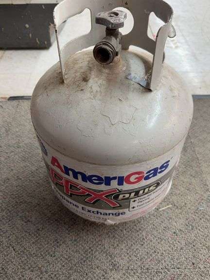 20 gal propane tank (feels about half full) image