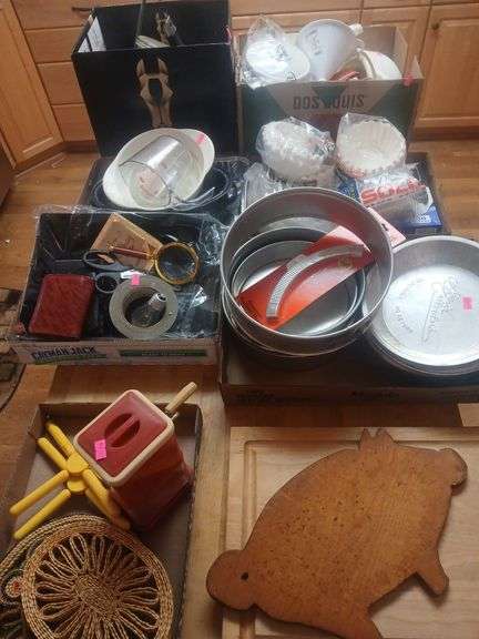 Pig wall art, cutting board. image