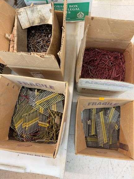 Assortment of nails: Smooth plastic strip nails image