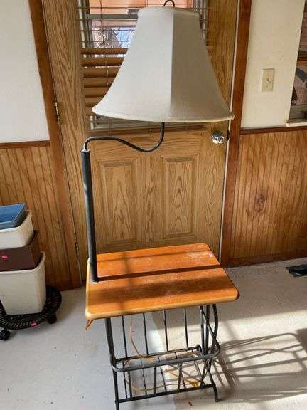 End table lamp image