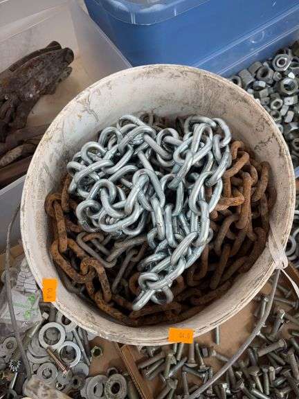 5 gallon bucket filled with chain. image