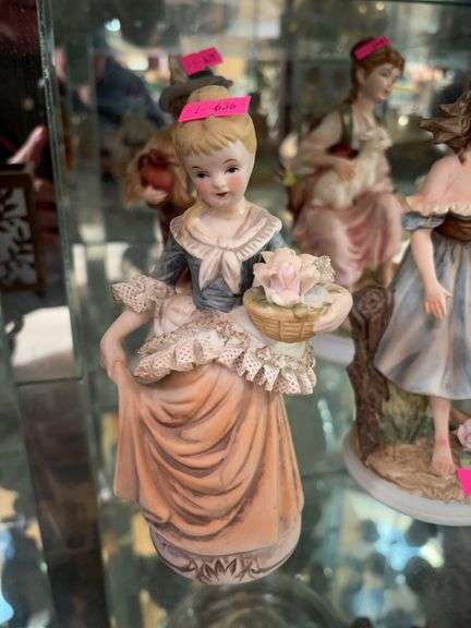 porcelain figurine image