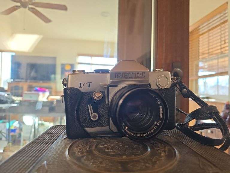 Petri Camera w/ Case image