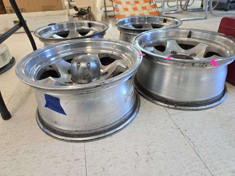 Set of 4 Ford 16x5x5.5 Rims image