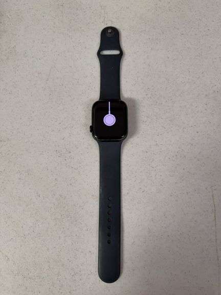 Series 8 Apple Watch won’t turn on just shows charging symbol image