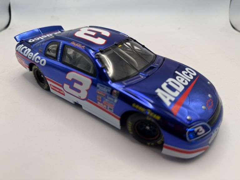 Race Fans Series 1:24 Collectible Car image