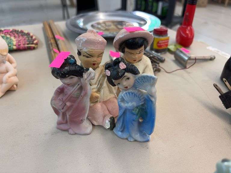 Porcelain figures image