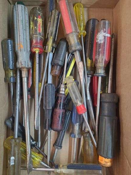 1 box of mixed Phillips  and flathead screwdrivers image