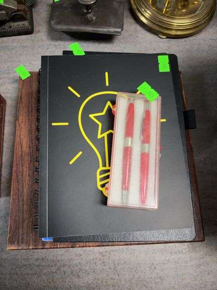 Pen sets and note pads image