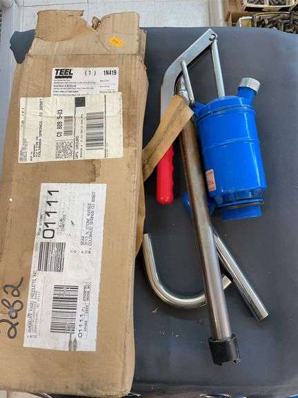 Teel hi viscosity hand pump new with box image