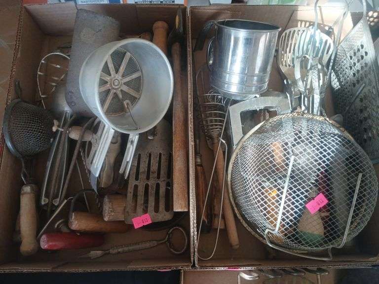 3 lots of misc kitchen utensils image