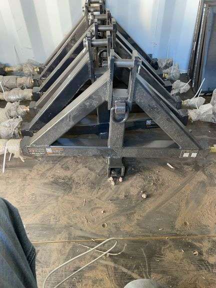 New wolverine three-point receiver hitch attachment. Model TQH2602C. image