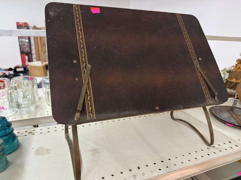 Folding sheet music/book stand. image