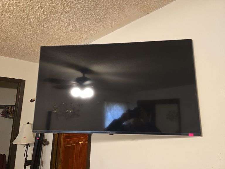 LG Flatscreen TV image