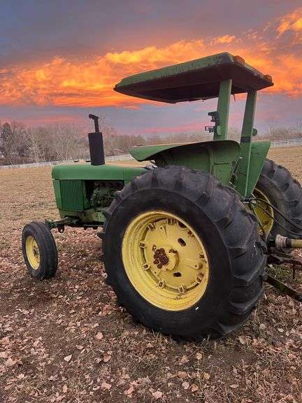 John Deere 2640 Tractor with Canopy and Extras image
