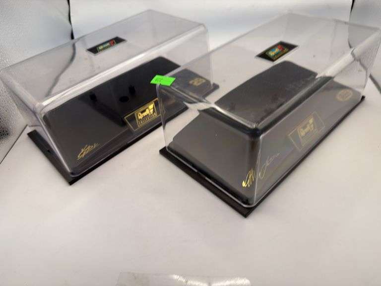 Revell Collection 1:24 Display Cases (Pair) – New in Box image