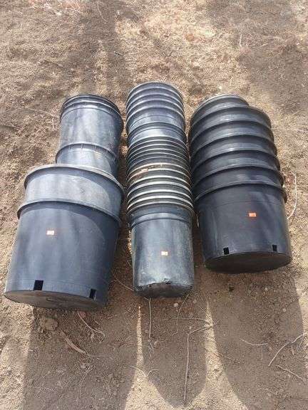 35 black plastic nursery pots image