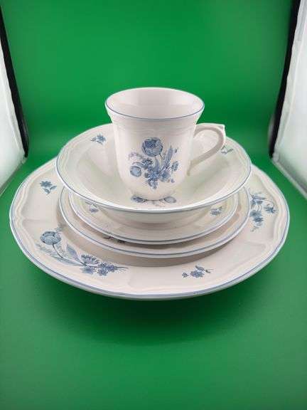 Brick Oven Stoneware 8 dinner plates, 8 saucer plates, 8 salad plates, 8 bowels and 8 mugs in the Jardin Bleu pattern image