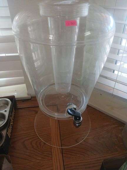 Plastic beverage dispenser image