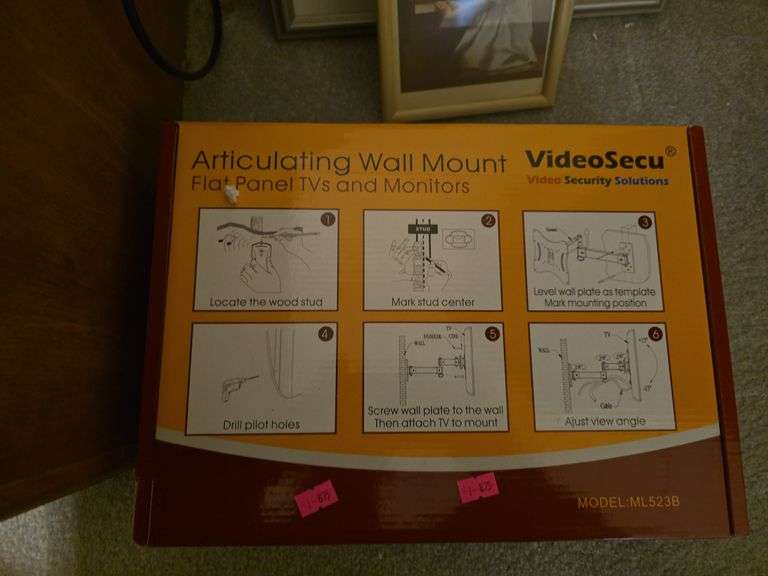 Articulating TV Wall Mount image