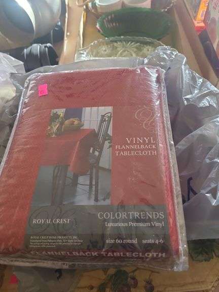 table clothes  and place mats image