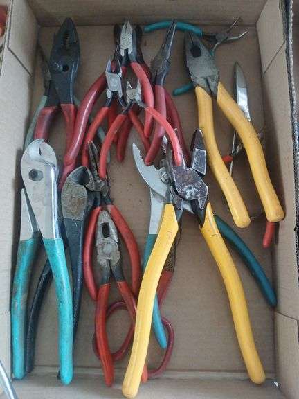 Flat of pliers and cutters image