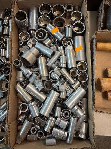 Flat of various size sockets image