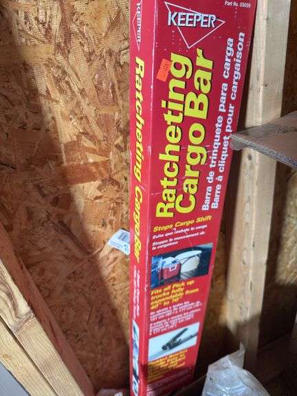Ratcheting cargo bar. image