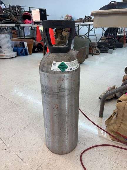 high-pressure aluminum cylinder image