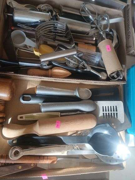2 flats of kitchen supplies image