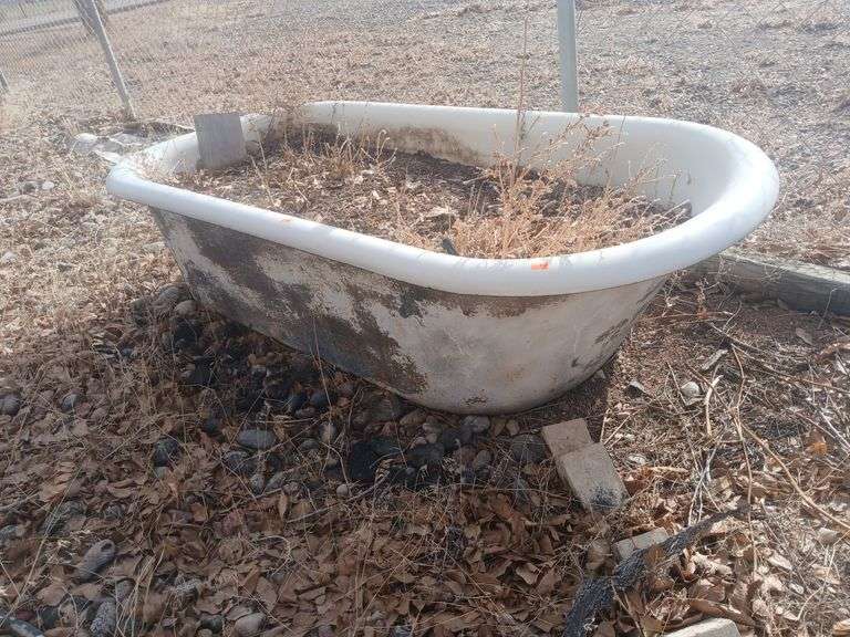 Cast iron Bathtub yard decor image