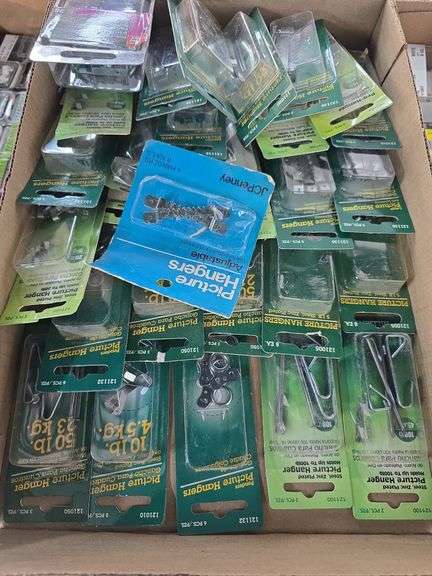 Flat of New Picture Hangers image