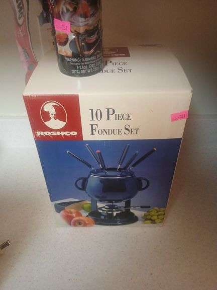 10 peice fondue set. image